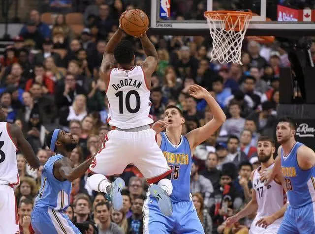 我们发现他 我们发现他